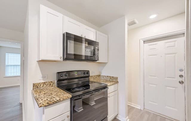 3-bedroom rental at 519 S San Gabriel Ave in San Antonio, TX — photo 5