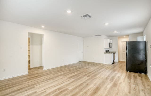 3-bedroom rental at 126 N San Ignacio in San Antonio, TX — photo 2