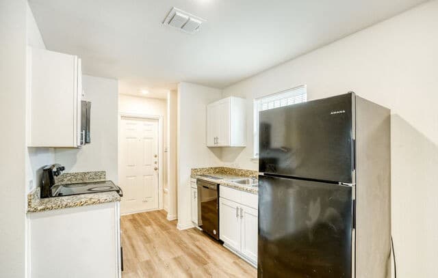 3-bedroom rental at 126 N San Ignacio in San Antonio, TX — photo 3