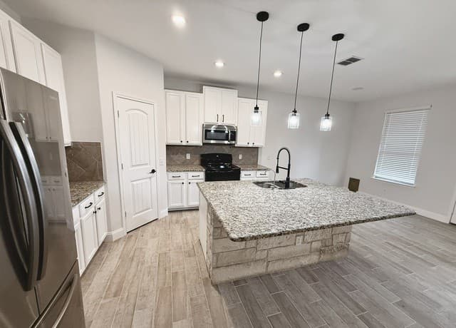 4-bedroom rental at 5470 Cypress in Cibolo, TX — photo 5