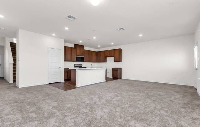 5-bedroom rental at 4555 Gato Calico Dr in San Antonio, TX — photo 3