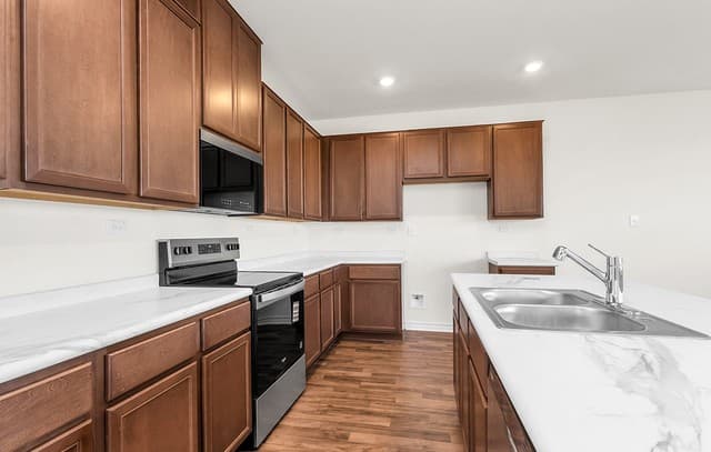 5-bedroom rental at 4555 Gato Calico Dr in San Antonio, TX — photo 4