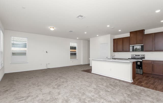 5-bedroom rental at 4555 Gato Calico Dr in San Antonio, TX — photo 5