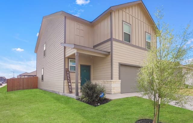 4-bedroom rental at 10102 Tercero in San Antonio, TX — photo 2