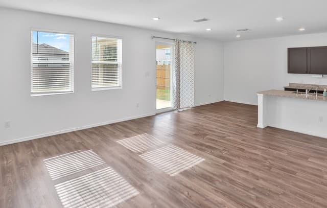 4-bedroom rental at 10102 Tercero in San Antonio, TX — photo 3