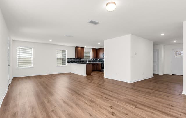 4-bedroom rental at 950 Bull Boat Ln in San Antonio, TX — photo 5