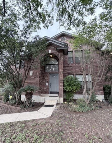 5-bedroom rental at 9603 Echo Gap in San Antonio, TX — photo 2
