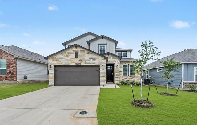 5-bedroom rental at 16515 Rosemary Rdg in Elmendorf, TX — photo 1