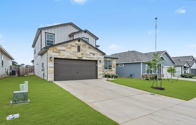 5-bedroom rental at 16515 Rosemary Rdg in Elmendorf, TX — photo 2