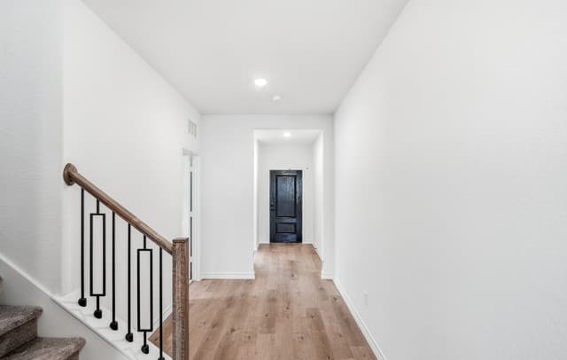 6-bedroom rental at 510 Nightingale Avenue in Marion, TX — photo 2