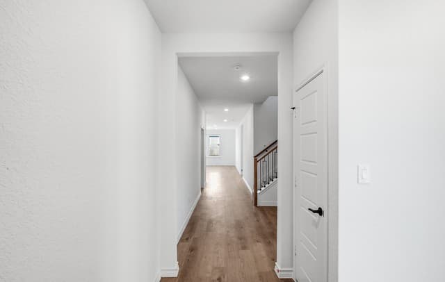 6-bedroom rental at 510 Nightingale Avenue in Marion, TX — photo 5