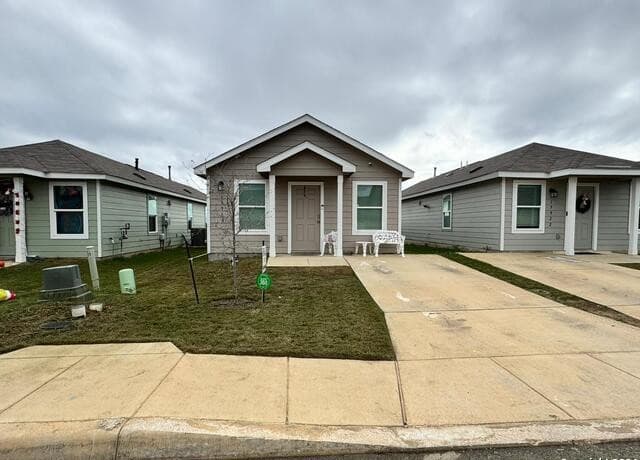 2-bedroom rental at 13918 Llama Pl in San Antonio, TX — photo 1