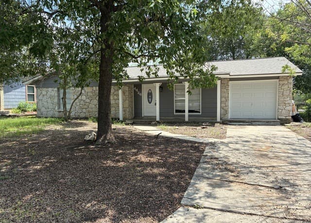 4-bedroom rental at 4426 Desert View Dr in San Antonio, TX — photo 1