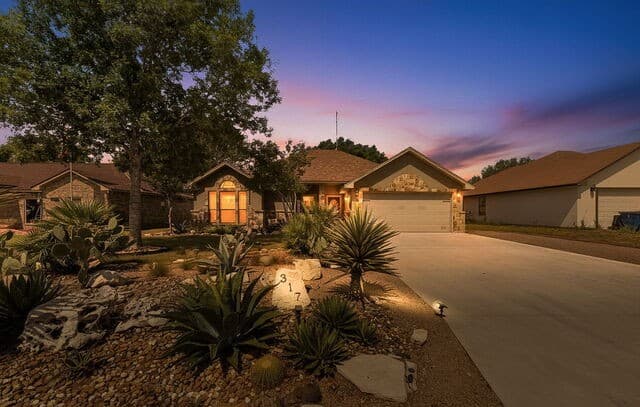 3-bedroom rental at 317 Yorktown in Pleasanton, TX — photo 1