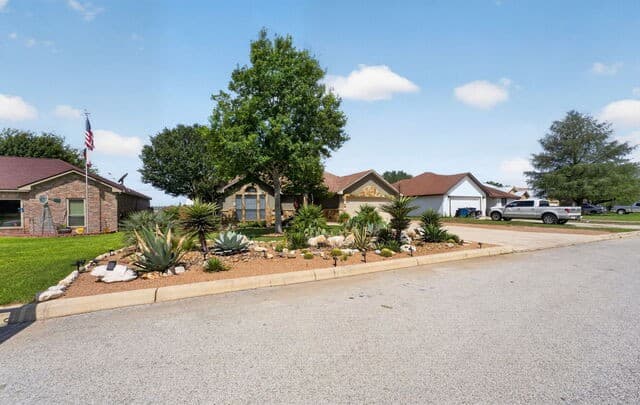 3-bedroom rental at 317 Yorktown in Pleasanton, TX — photo 5