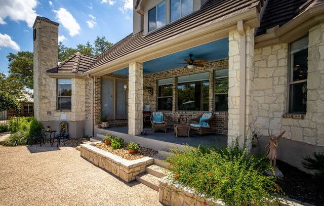 4-bedroom rental at 21419 Forest Waters Cir in Garden Ridge, TX — photo 4