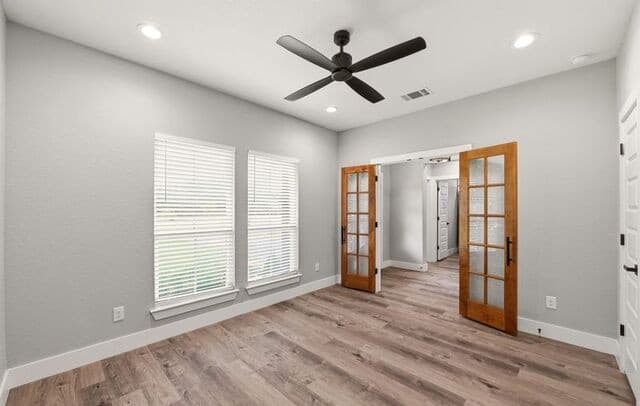 4-bedroom rental at 15815 Uvalde in LaCoste, TX — photo 4