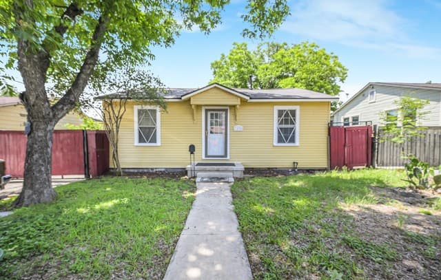 3-bedroom rental at 1430 W Kings Hwy in San Antonio, TX — photo 1