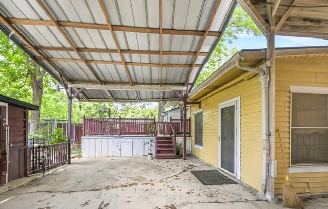 3-bedroom rental at 1430 W Kings Hwy in San Antonio, TX — photo 4