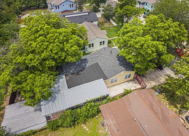 3-bedroom rental at 1430 W Kings Hwy in San Antonio, TX — photo 5