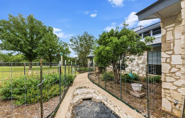 3-bedroom rental at 8017 Kenilworth in Spring Branch, TX — photo 5