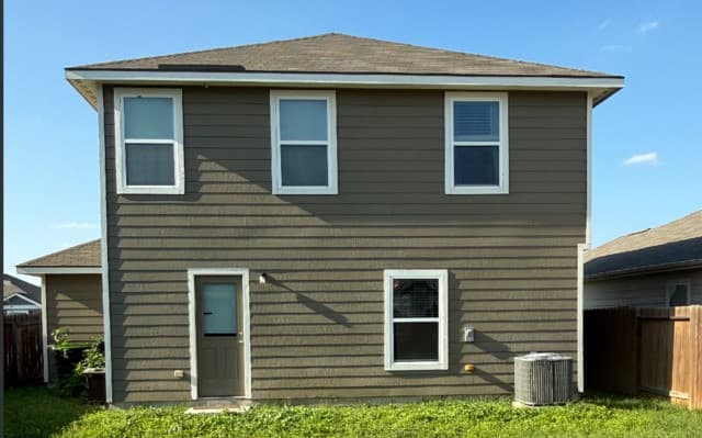 3-bedroom rental at 11738 Davalos Ln in San Antonio, TX — photo 2