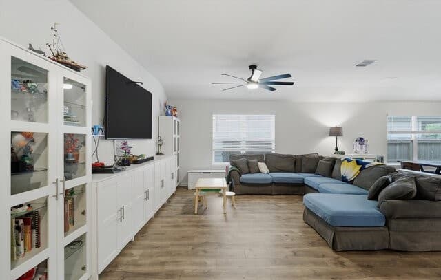 4-bedroom rental at 13515 Ailey Knl in San Antonio, TX — photo 1