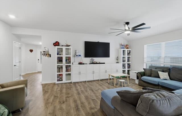 4-bedroom rental at 13515 Ailey Knl in San Antonio, TX — photo 4