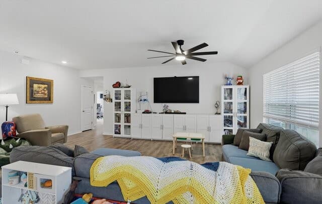 4-bedroom rental at 13515 Ailey Knl in San Antonio, TX — photo 5