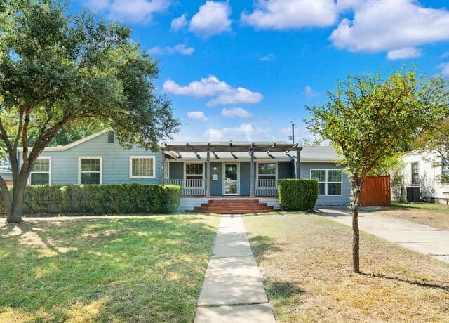 3-bedroom rental at 338 Brees Blvd in San Antonio, TX — photo 3