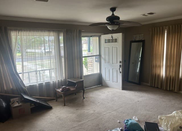 4-bedroom rental at 203 Creath in San Antonio, TX — photo 4
