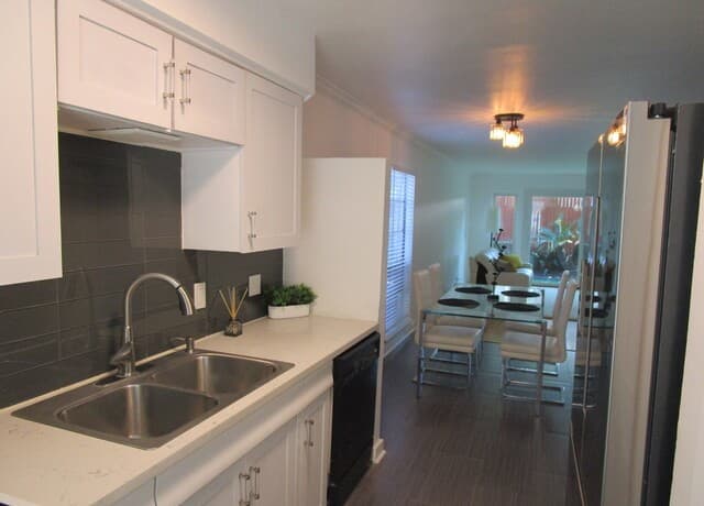 2-bedroom rental at 1045 Shook Ave Unit 146 H in Olmos Park, TX — photo 4