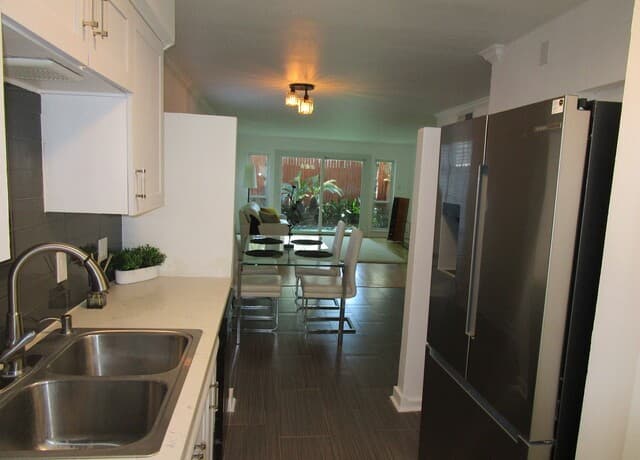 2-bedroom rental at 1045 Shook Ave Unit 146 H in Olmos Park, TX — photo 5