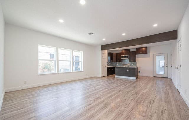 3-bedroom rental at 635 El Monte Blvd in San Antonio, TX — photo 4