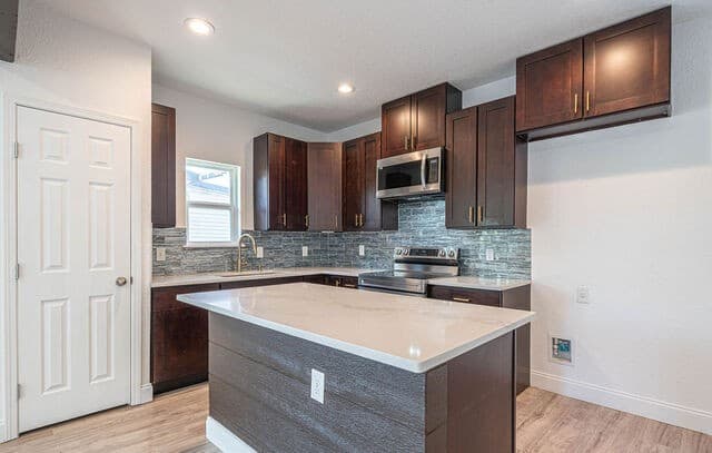 3-bedroom rental at 635 El Monte Blvd in San Antonio, TX — photo 5