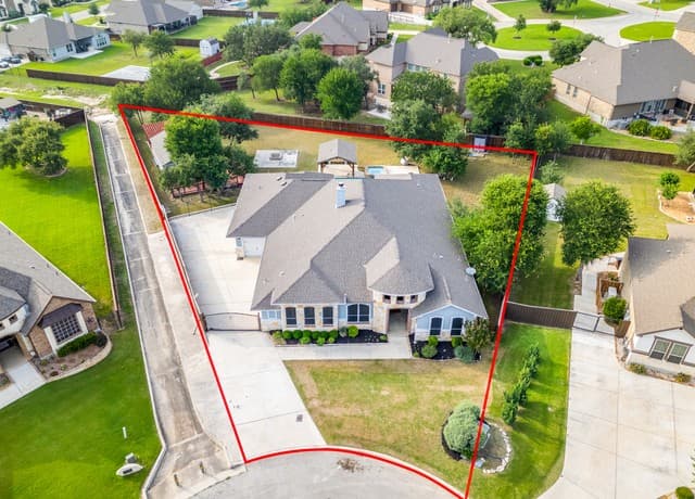 4-bedroom rental at 198 Jasper Pt in Castroville, TX — photo 4