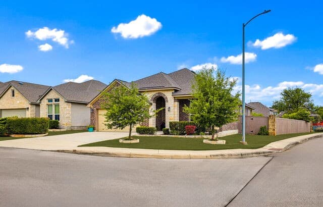 3-bedroom rental at 8155 Two Fls in San Antonio, TX — photo 1