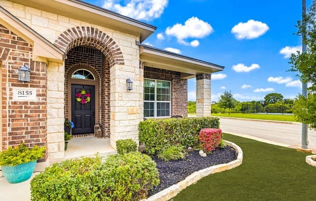 3-bedroom rental at 8155 Two Fls in San Antonio, TX — photo 2