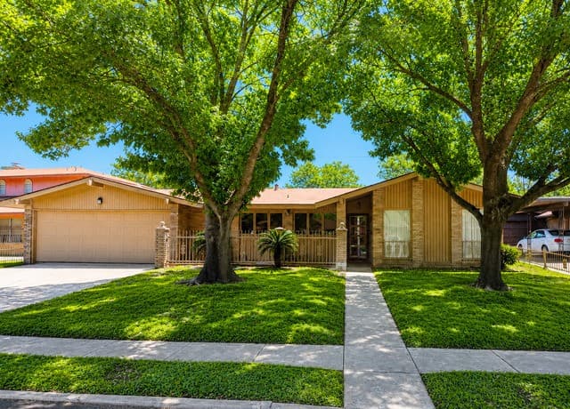 3-bedroom rental at 1210 Fontaine Dr in San Antonio, TX — photo 1