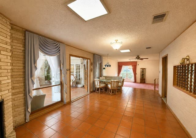 3-bedroom rental at 1210 Fontaine Dr in San Antonio, TX — photo 4