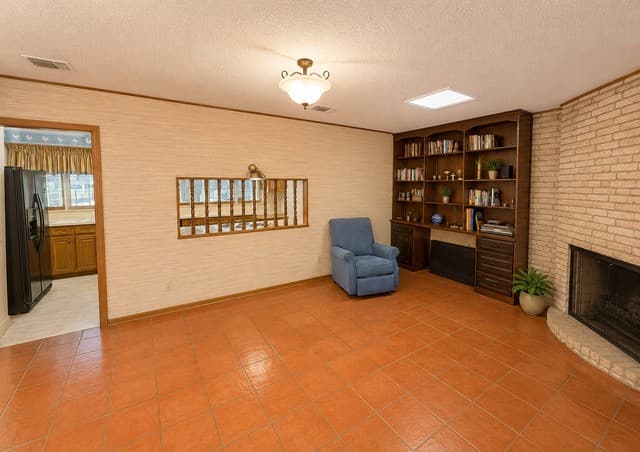 3-bedroom rental at 1210 Fontaine Dr in San Antonio, TX — photo 5