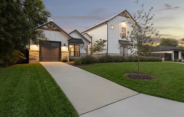 4-bedroom rental at 1025 Garraty Rd in Terrell Hills, TX — photo 5