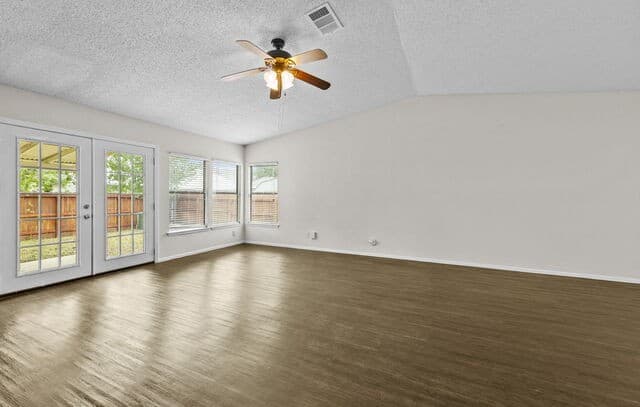 4-bedroom rental at 10338 Country Vis in San Antonio, TX — photo 3