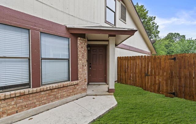 4-bedroom rental at 10338 Country Vis in San Antonio, TX — photo 5