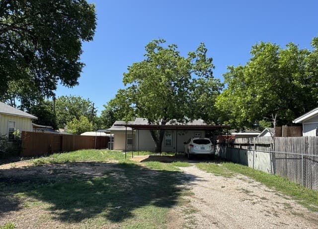 2-bedroom rental at 1806 Steves in San Antonio, TX — photo 1