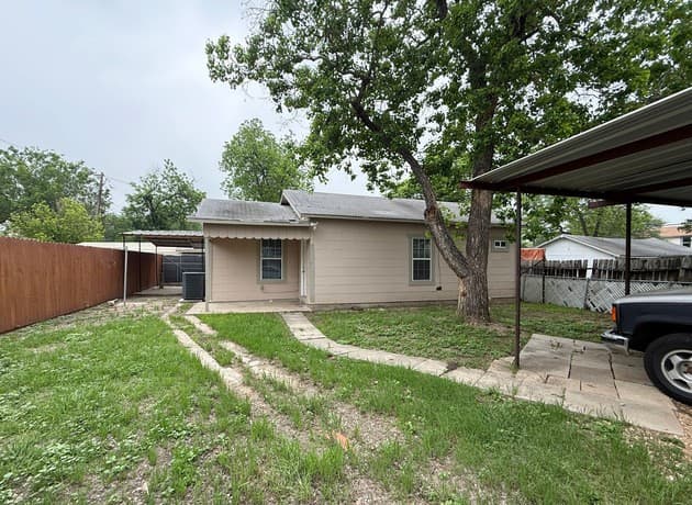 2-bedroom rental at 1806 Steves in San Antonio, TX — photo 2