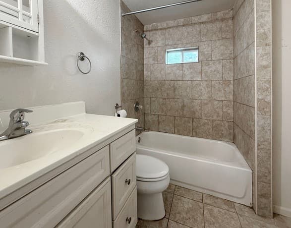 2-bedroom rental at 1806 Steves in San Antonio, TX — photo 4