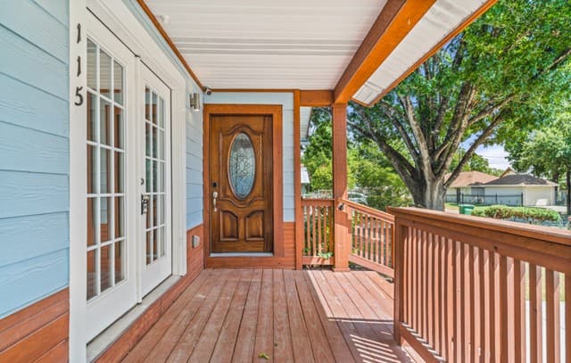 3-bedroom rental at 115 Saint Charles in San Antonio, TX — photo 4