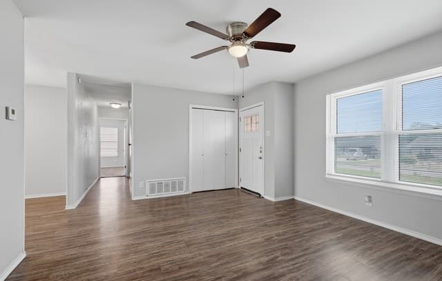 3-bedroom rental at 206 Balboa Dr in Universal City, TX — photo 2
