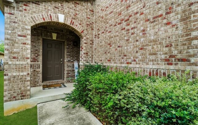 3-bedroom rental at 4323 Safe Harbor in San Antonio, TX — photo 1